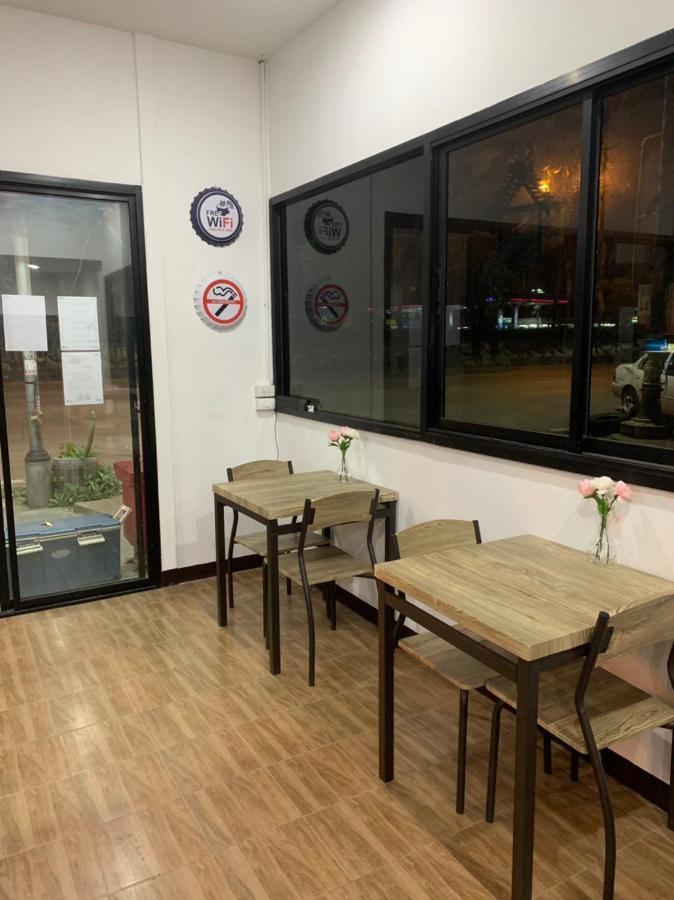 Happy Home Hostel Бангкок Екстер'єр фото